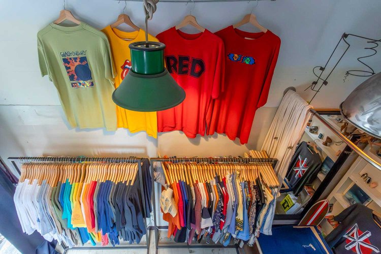 1階エントランスには店主の知人による古着屋『Hunsy』も展開。