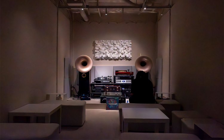 「音楽を聴きながら、お客さん同士で交流するのも楽しいです」（矢川さん）。