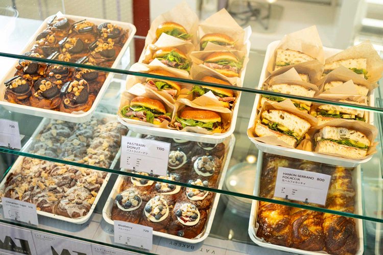 ショーケースにはフォカッチャやドーナツで作ったサンドも。