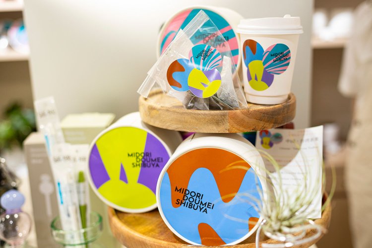 中国・台湾茶も販売。植物として茶葉に興味を持ち二人でマイスター資格まで取ったそう。