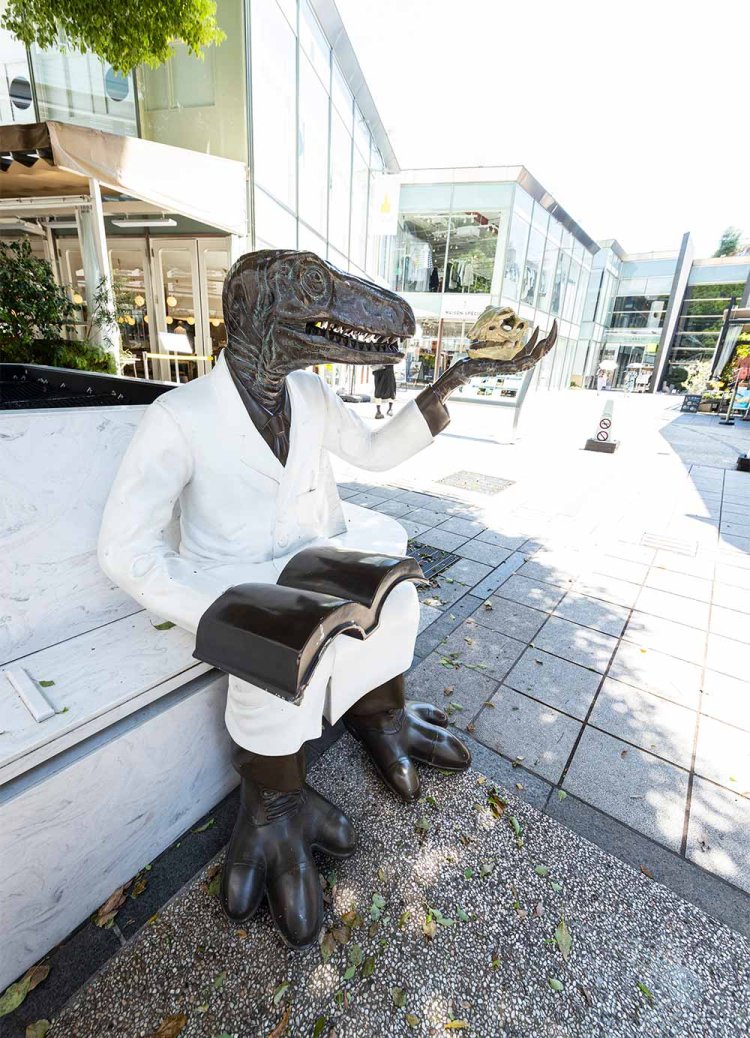 『ふくい南青山291』のある複合施設に恐竜博士が！