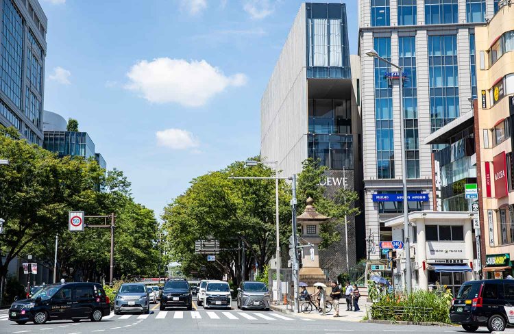 表参道交差点。