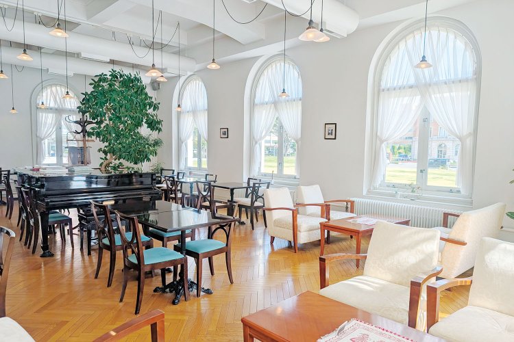 群馬県庁の敷地内にある『G FACE CAFE』。国の登録文化財の建物の中で、優雅に洋食やお茶を楽しめる。