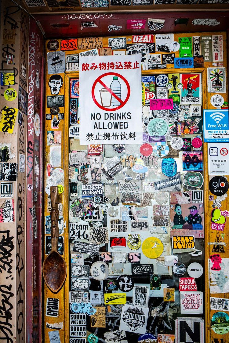 毎週末にはDJイベントを開催。ナイトクルーズ前の駆けつけ一杯にも。