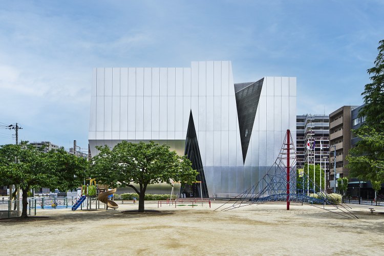 多彩な魅力にふれられる北斎専門の美術館。特別展で北斎の美人画にうっとり【江戸時代に隆盛した文芸･美術『すみだ北斎美術館』編vol.1】