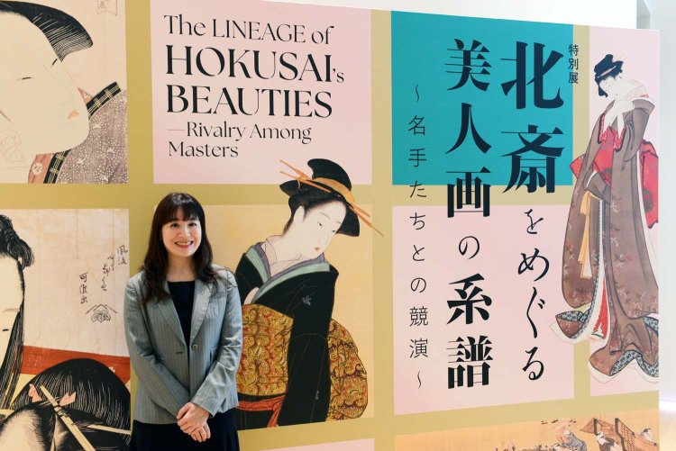 学芸員の山際真穂さん。