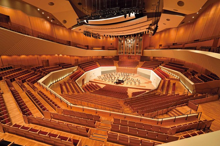 5248本のパイプを擁する国内最大級のパイプオルガンがミューザの顔。「観客も演奏家もお互いの顔が見えて、みんなで楽しめるホール」（前田さん）。（C）青柳 聡