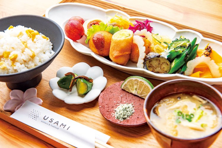 季節のごはん1980円。写真はとうもろこしご飯だが、秋からは栗ご飯になる。