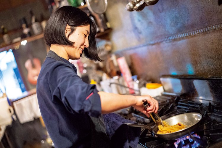 「この土地の素晴らしさを伝えたい」と店主の松岡可奈さん。