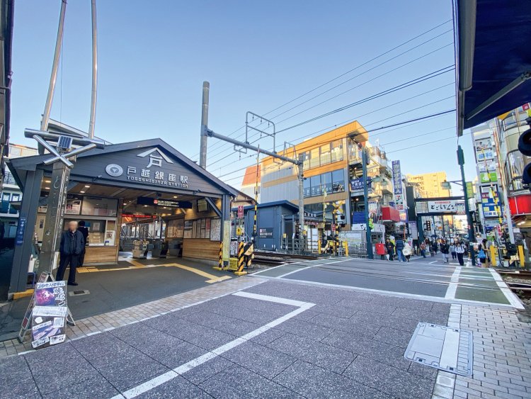 戸越銀座駅と商店街。