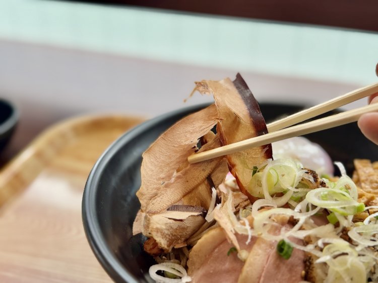 食べる削り節はお酒のおつまみにもいい！