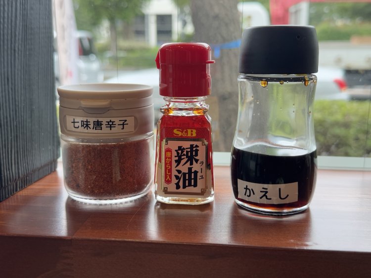 卓上にはかえしがあって、味の調節が可能。