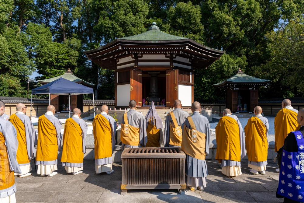 13日の7時から行われる「臨滅度時法要」では、日蓮聖人の遺徳を偲んで鐘が打ち鳴らされる。
