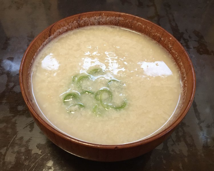 荘川町の飲食店でいただいた「どぶ汁」。ちなみに、荘川町を流れる庄川づたいにある白川郷にも「すったて汁」という名のよく似た郷土料理が存在する。