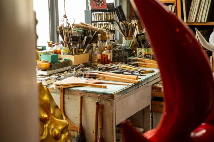 アトリエには使った道具もそのまま展示。