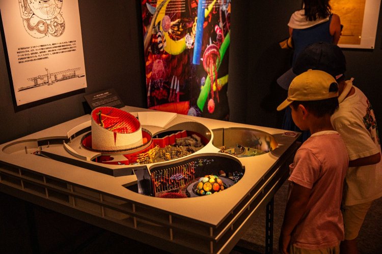 取材時の企画展では、1970年大阪万博「テーマ館」の地下展示の模型も。