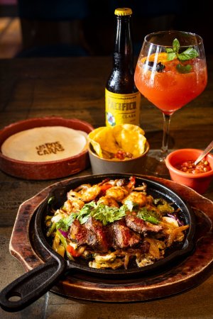 LAS DOS CARAS MODERN MEXICANO Y TACOS