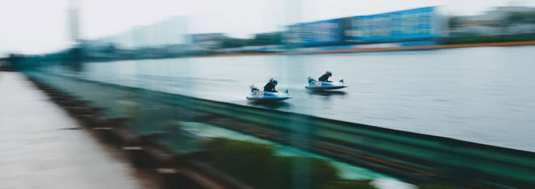 GFX100RF／ライバル。