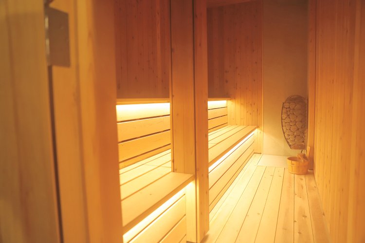 サウナは魚沼杉の香りが心地いい。