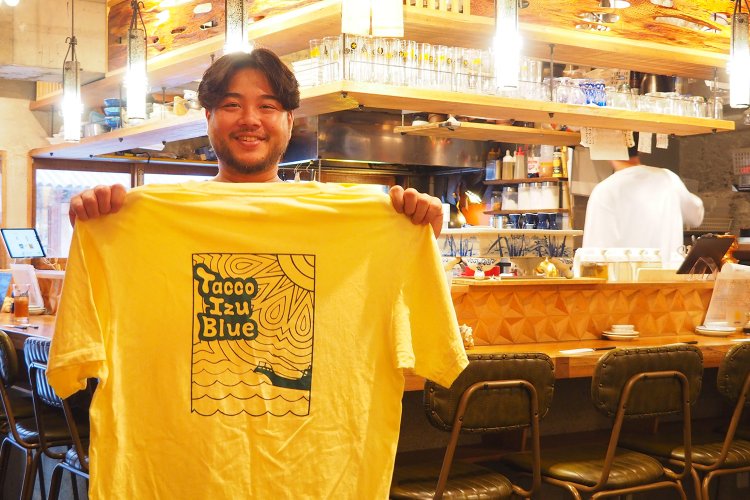 実家が営むペンションのロゴが入ったTシャツも。