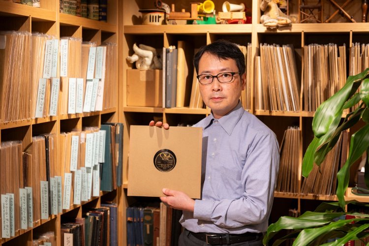 スタッフの八重樫素久さん。