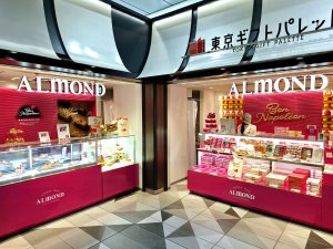 黒猫スイーツ散歩