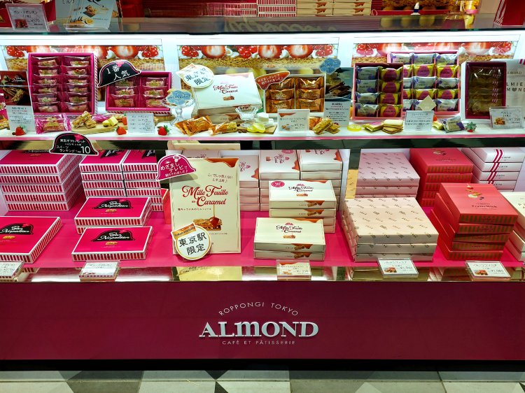 黒猫スイーツ散歩