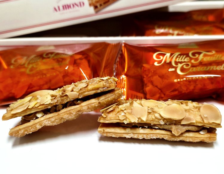 黒猫スイーツ散歩