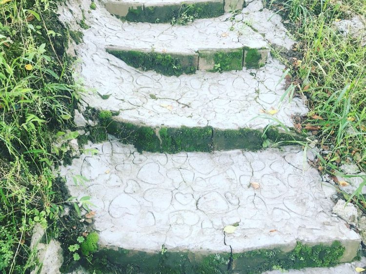 見過ごしそうな場所にもハートマークのようなデザイン。