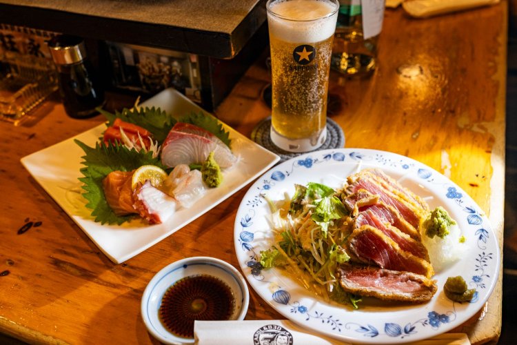 刺身3種盛1430円（実際は5種）など。