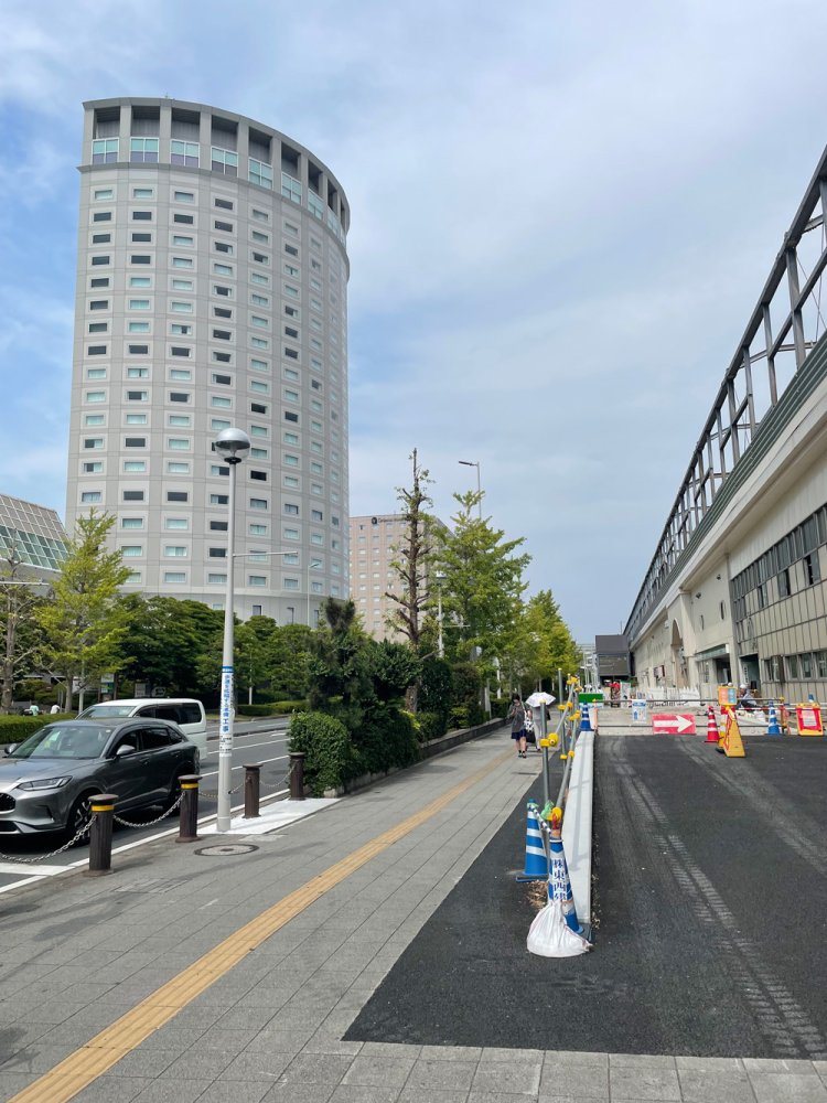 『浦安ブライトンホテル東京ベイ』。その奥に『オリエンタルホテル東京ベイ』が見える。