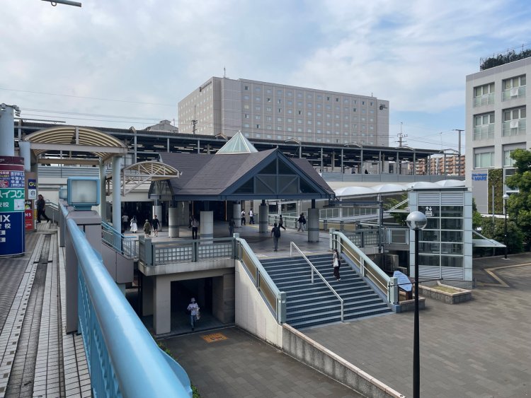 新浦安駅南口。