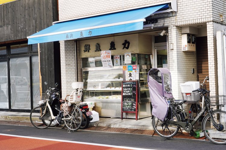 サバの味噌煮が評判の『魚力』。