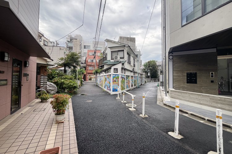 引いて見るとこんな感じ。