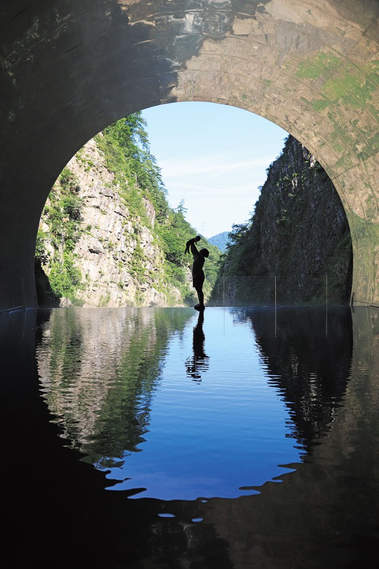 建築家集団、マ･ヤンソン/MADアーキテクツの作品。「Tunnel of Light」として改修された清津峡渓谷トンネル。
