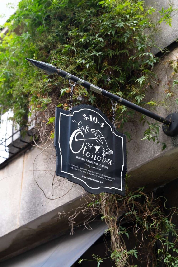 店があるのは入り組んだ路地裏。周囲には穏やかな空気が漂い、観光客の多い繁華街とは別世界。 