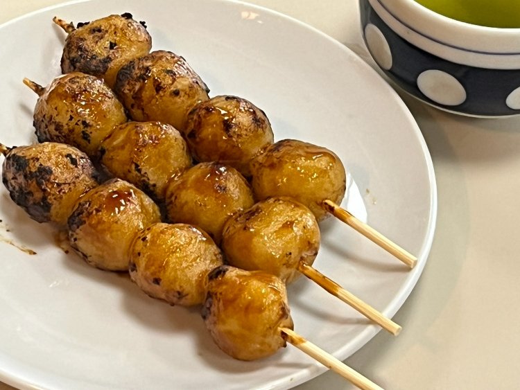 焼きだんごは1本120円。