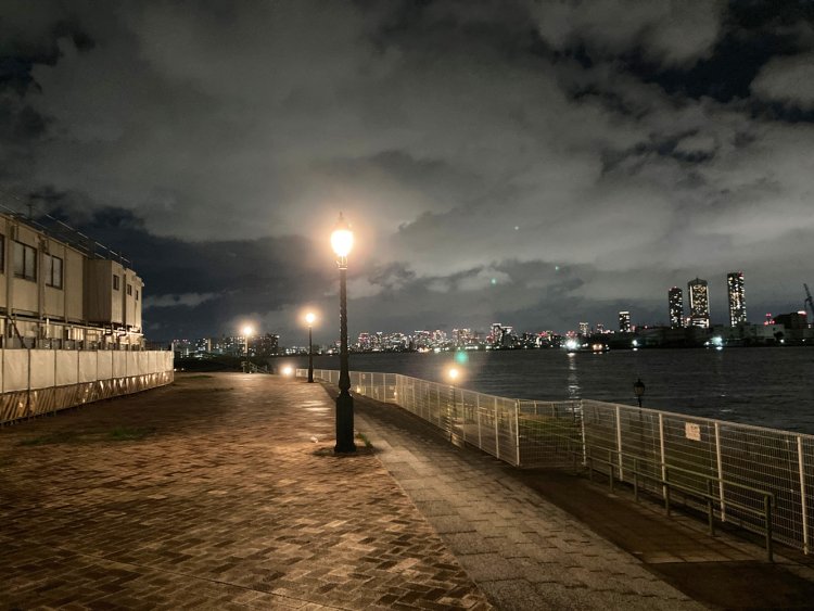 天保山渡船場もここから徒歩20分ほどの位置にある。