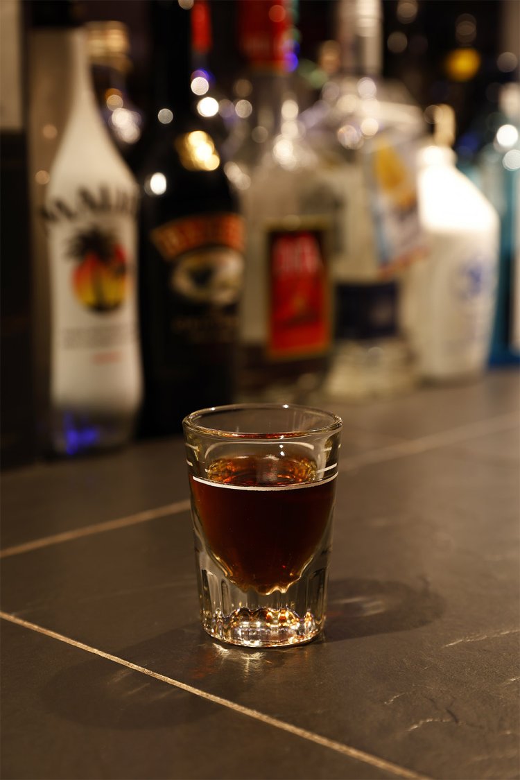 京都の豆を使用したコーヒー酎600円は上品な味。