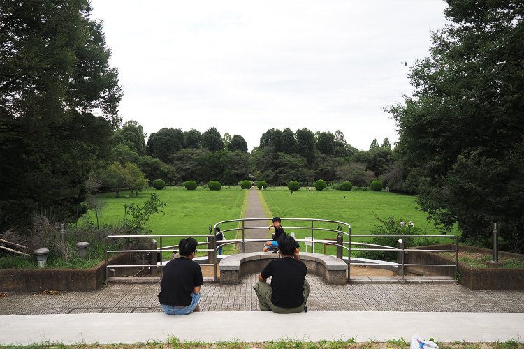 この奥に果樹園や市民農園がある。広い！きれい！