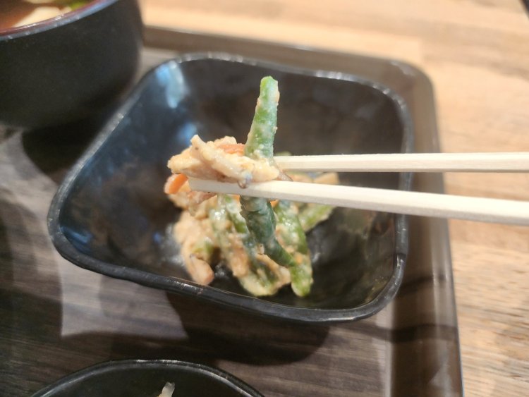 ゴマの風味と味噌の旨味が味わい深い。