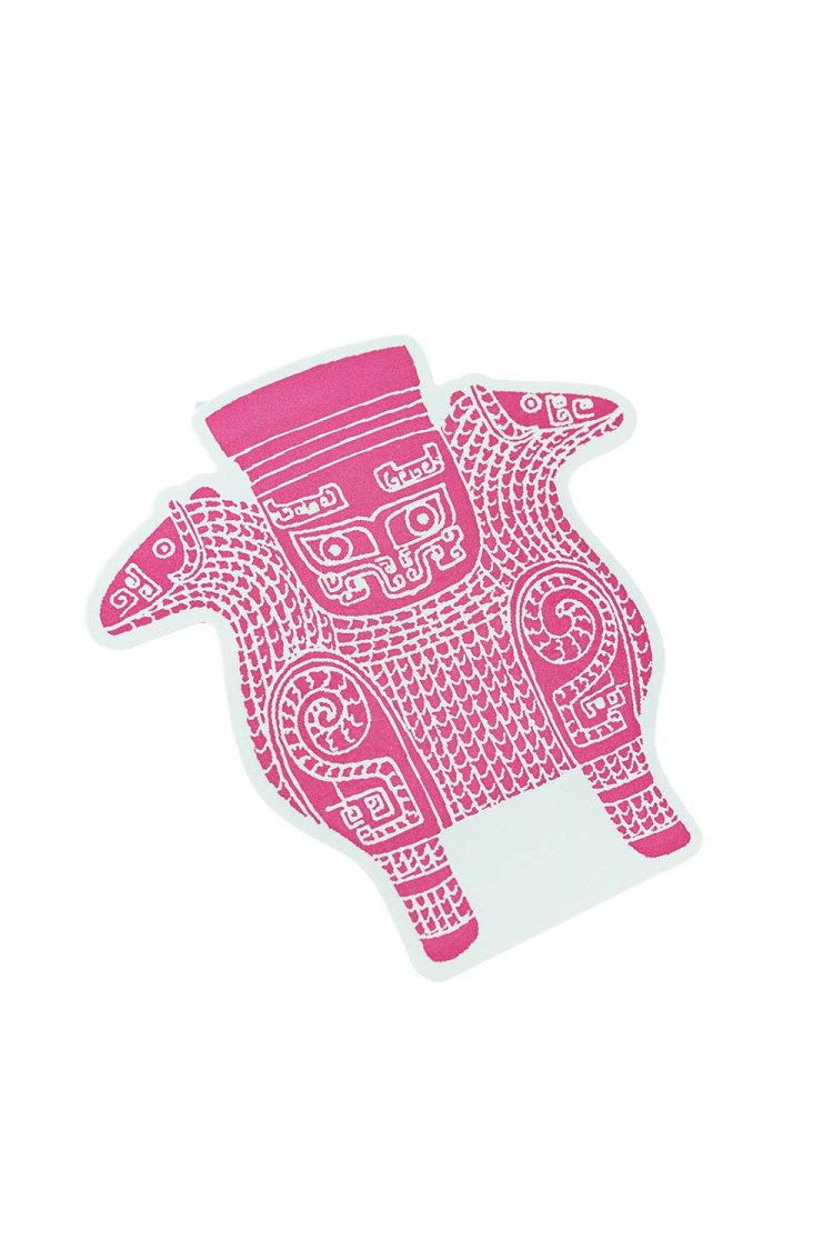 重要文化財の双羊尊をデザインした変形カード220円。