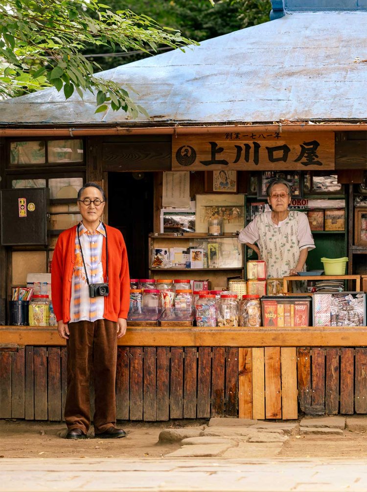 鬼子母神境内にて。境内には「状況劇場」の紅テントが立ったこともあった。