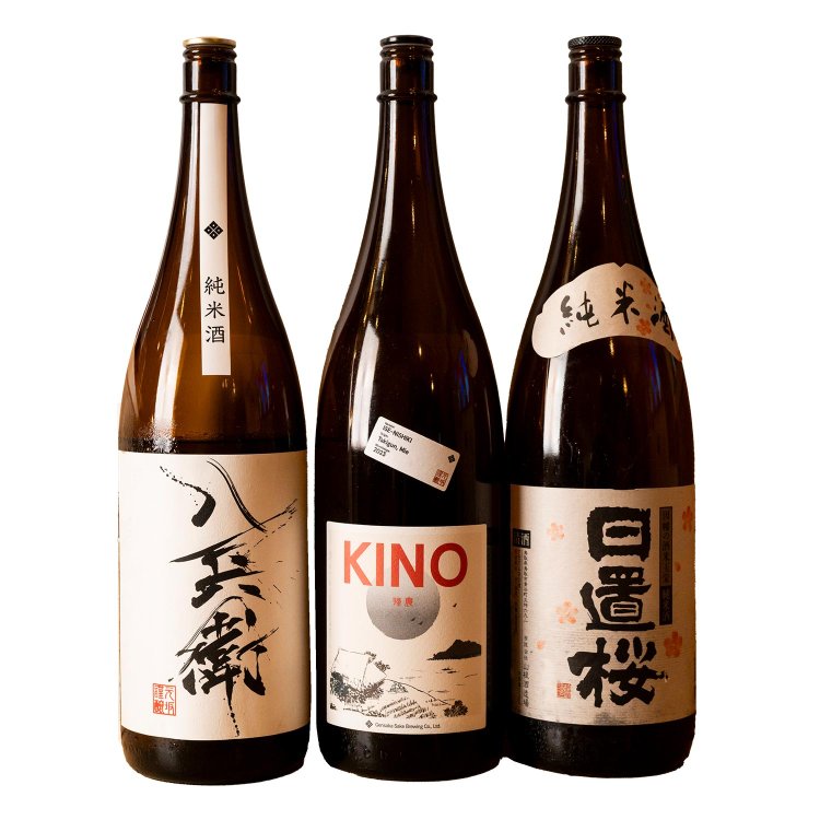 日本酒ハーフ500円～・1合900円～。