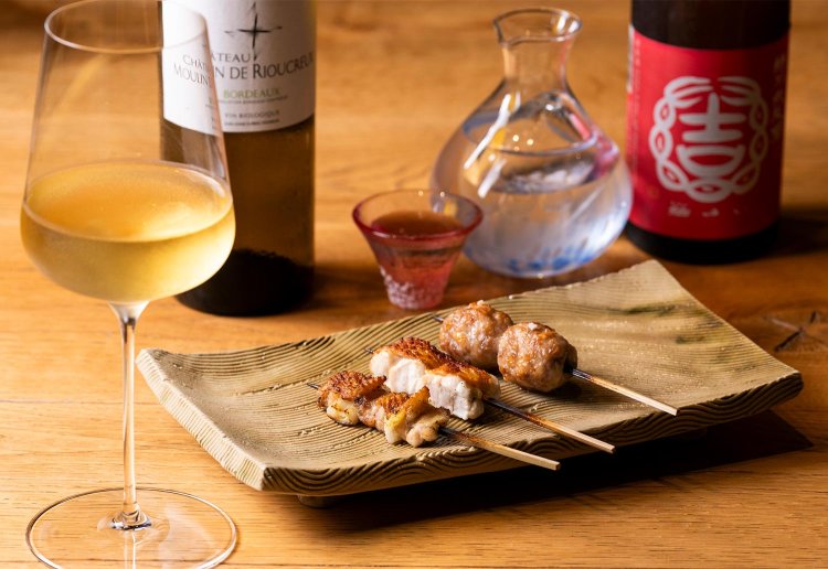 メニューは黒さつま鶏と季節の野菜が楽しめる結火コース（14品）7800円と、お任せコース（11品）6600円がある。