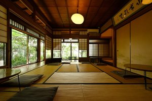 【散歩の達人】人が湧く谷_2