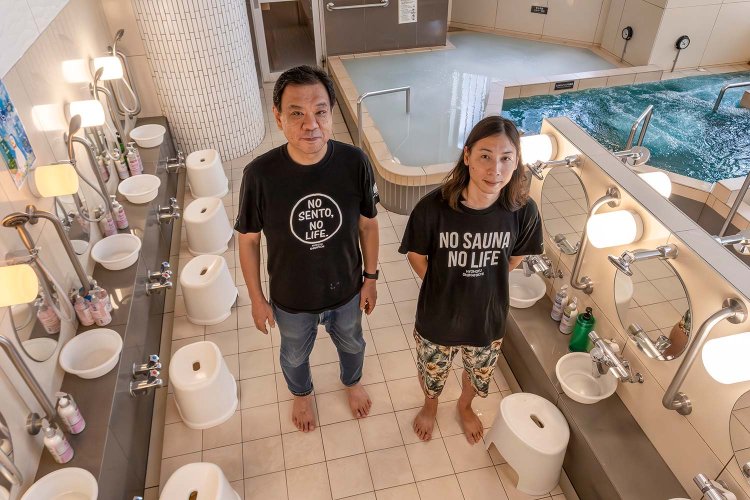 3代目店主の柳澤幸彦さん（左）と4代目憲太さん。