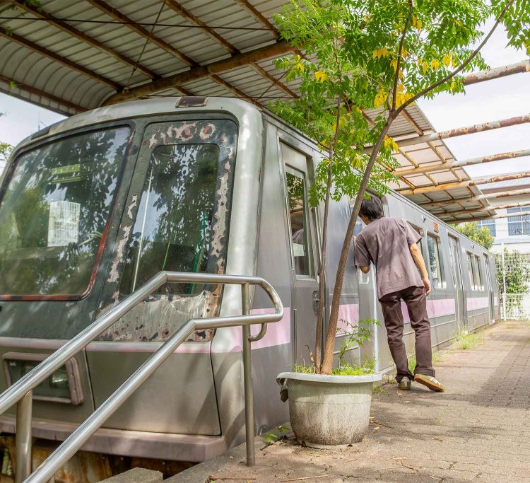千早フラワー公園の地下鉄車両は乗車可能。