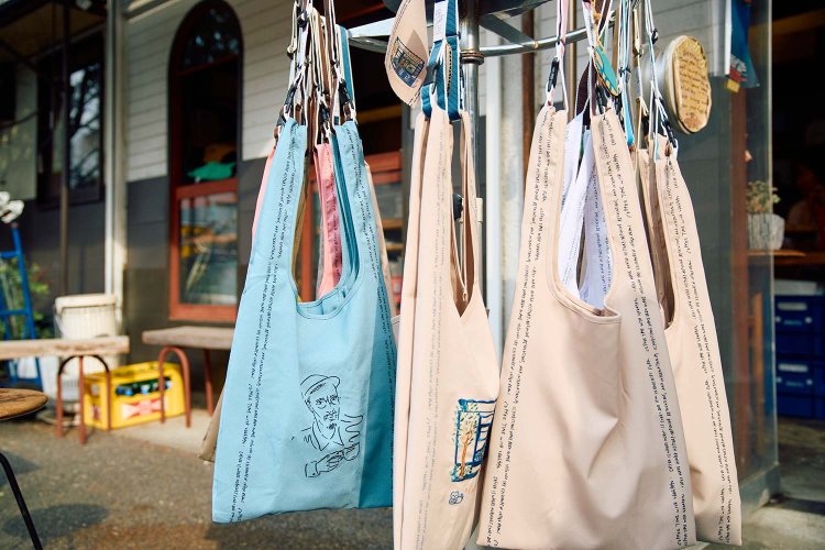 しゃれているオリジナルグッズが豊富。