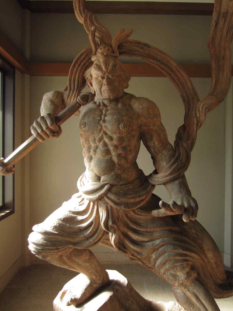 「池上本門寺」の仁王像（撮影＝渡仁）。